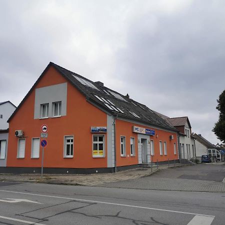 Zimmervermietung Schoenfliesser Stuben Auch Fuer Monteure Eisenhüttenstadt Eksteriør bilde