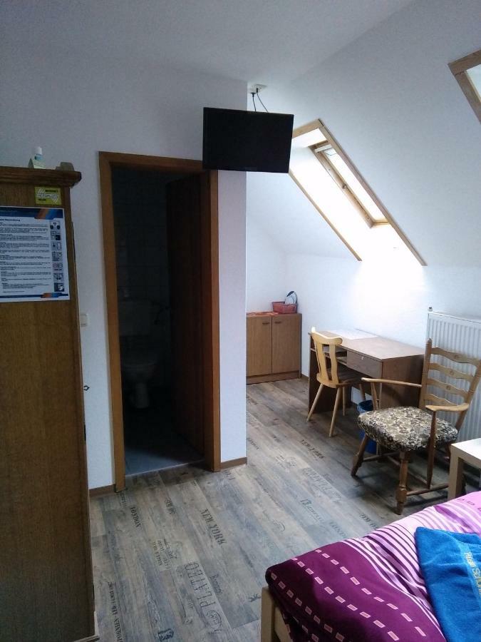 Zimmervermietung Schoenfliesser Stuben Auch Fuer Monteure Eisenhüttenstadt Eksteriør bilde