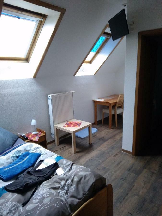 Zimmervermietung Schoenfliesser Stuben Auch Fuer Monteure Eisenhüttenstadt Eksteriør bilde